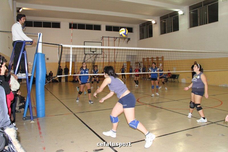 111116 volley 075y_tn.jpg